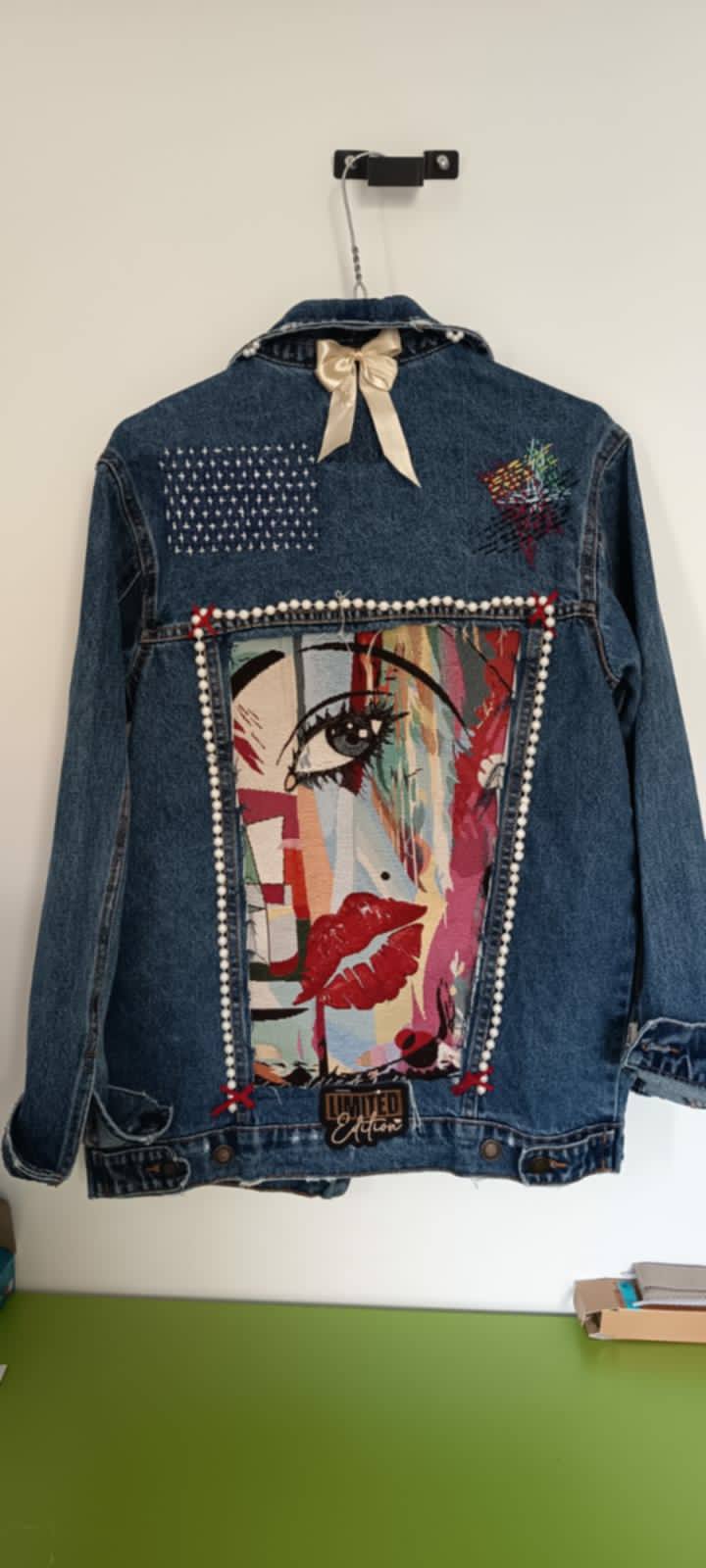 Portrait & perles — création textile de Thaly A.