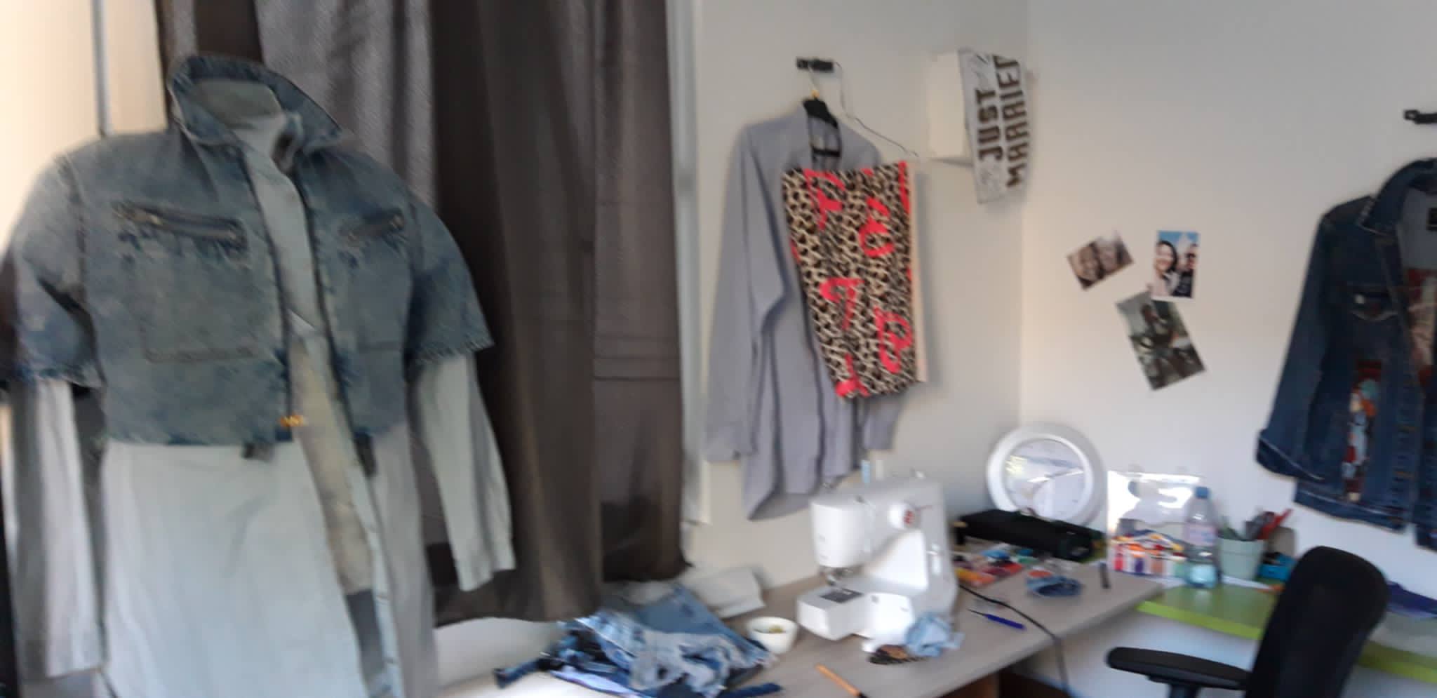 Détails de couture et de tissus dans l'atelier